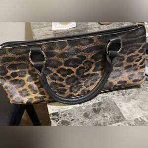 Wine carrier, insulated,leopard print, wine opener included